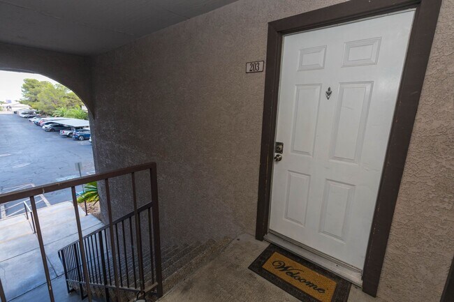 Foto del edificio - For Rent – 1 Bed, 1 Bath Condo Near Durang...