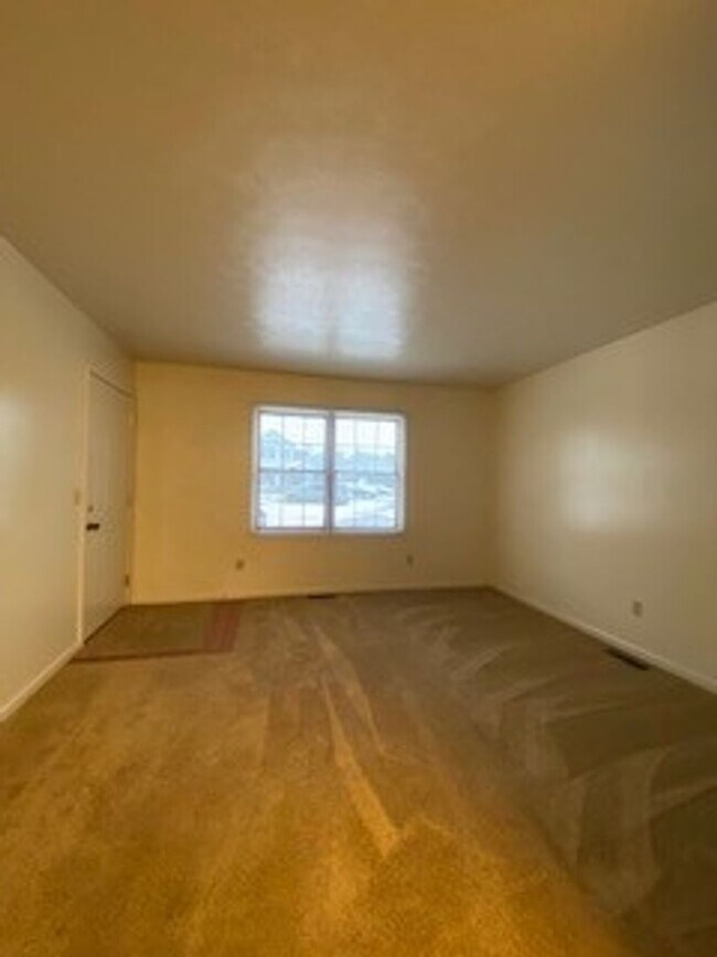 Building Photo - 124 S Silverwood Ln