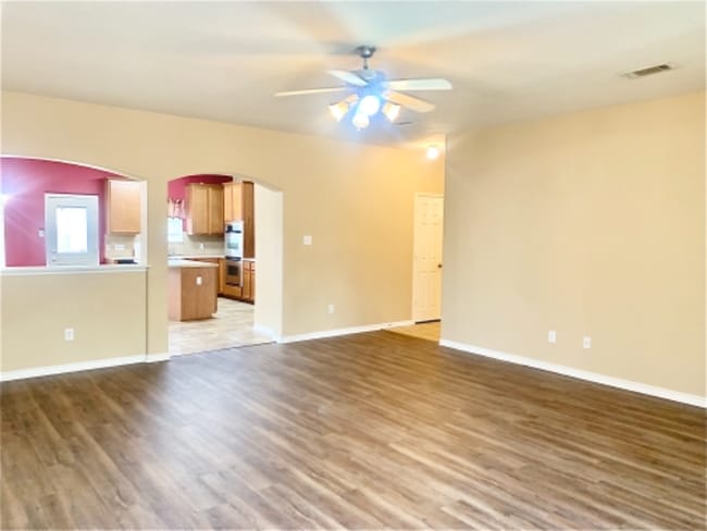 Building Photo - 6537 Mundo Dr