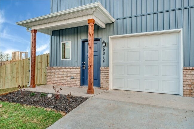 Building Photo - 6814 Memphis