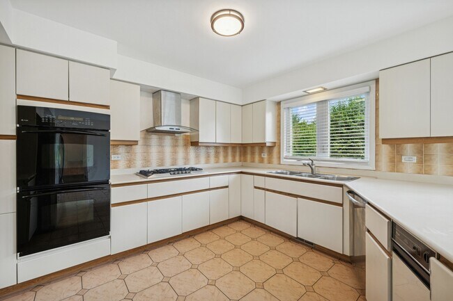 Foto del edificio - 2175 Kipling Ln