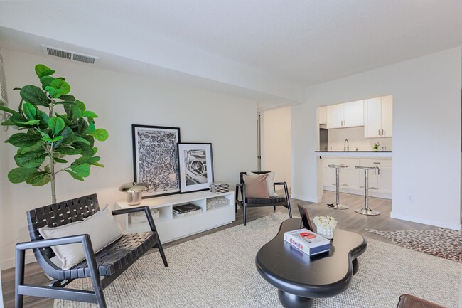 Interior Photo - Overlook on 100