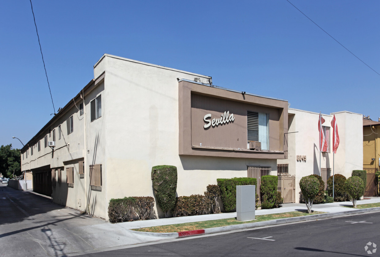 Primary Photo - Aqua Capri Apartments