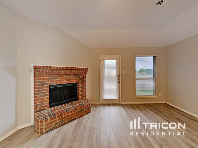 Building Photo - 626 Chapman Dr