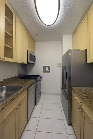 Building Photo - 115 E 34th St