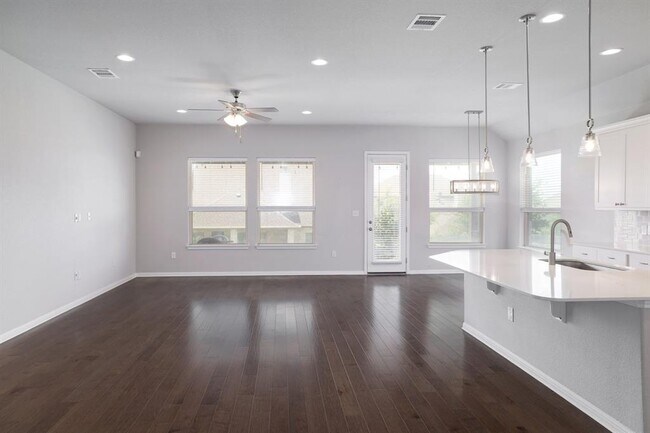 Building Photo - 724 Kingston Pl