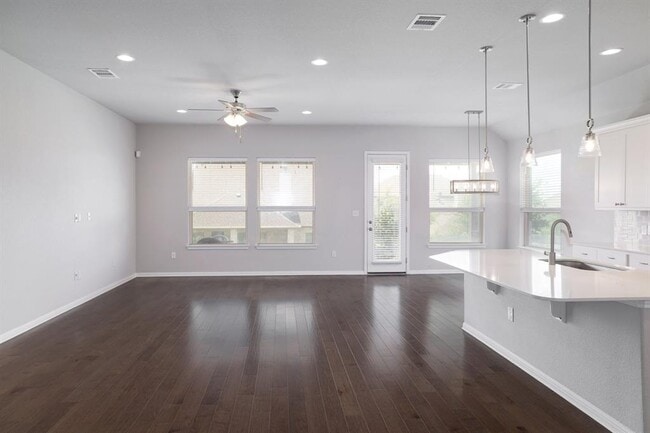 Foto del edificio - 724 Kingston Pl