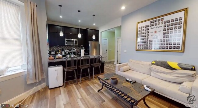 Renovated, luxurious 4bed/2 bath unit with... - Renovated, luxurious 4bed/2 bath unit with... Apartment