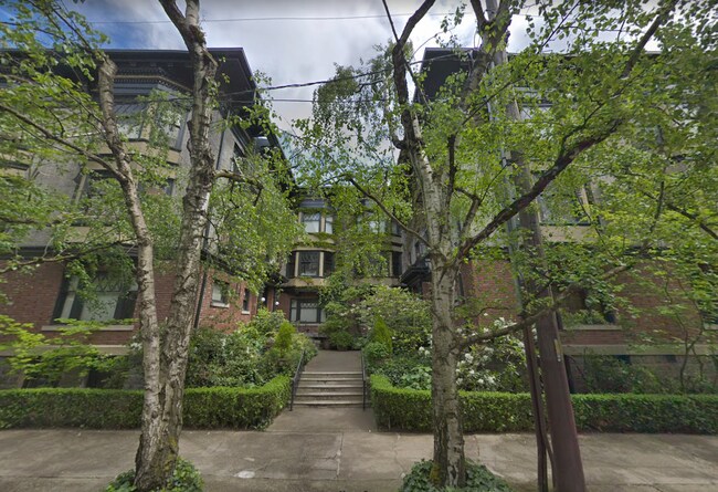 Building Photo - 318 10th Ave E