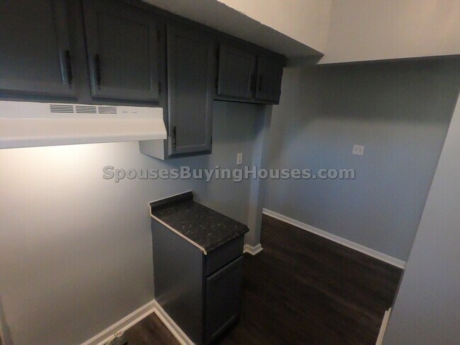 Foto del edificio - 8445-8447 Bluff Rd