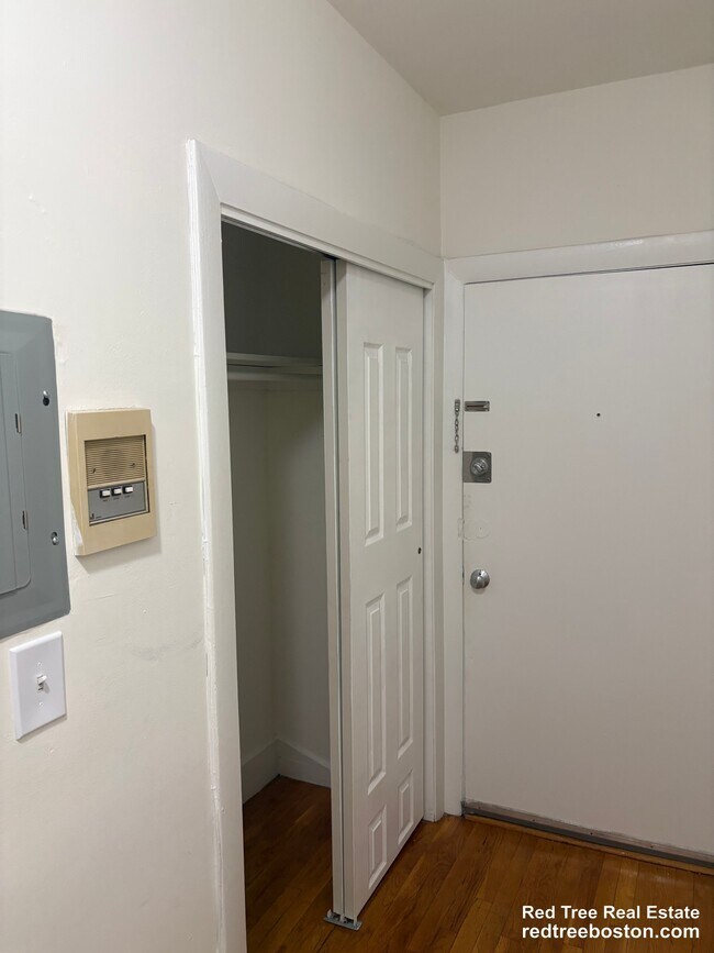 Foto del edificio - 529 Beacon St