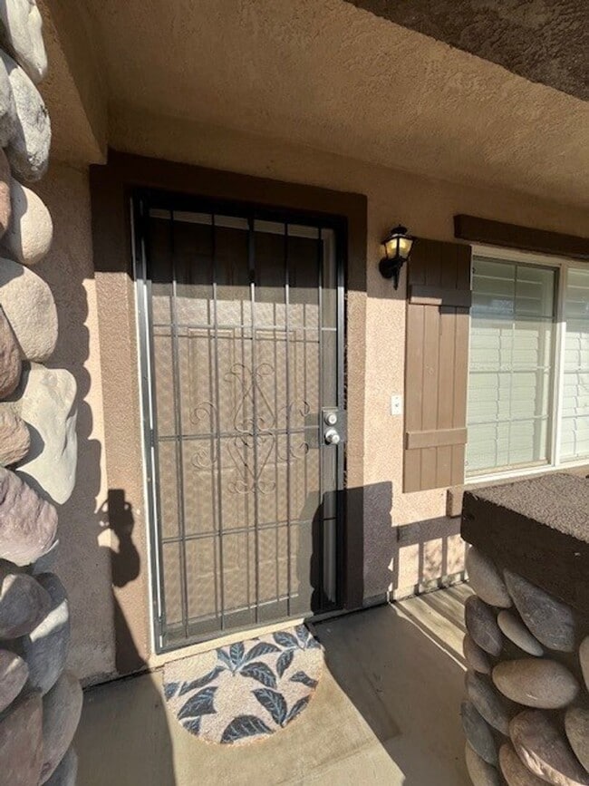 Building Photo - 402 N Amador St