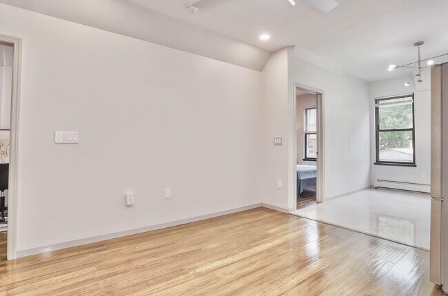Building Photo - 232 1st St