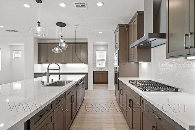 Building Photo - Spacious 4 Bed / 3 Bath Home In Beautiful ...