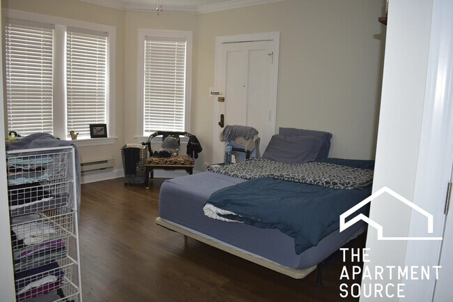 Foto del edificio - 3817 N Greenview Ave