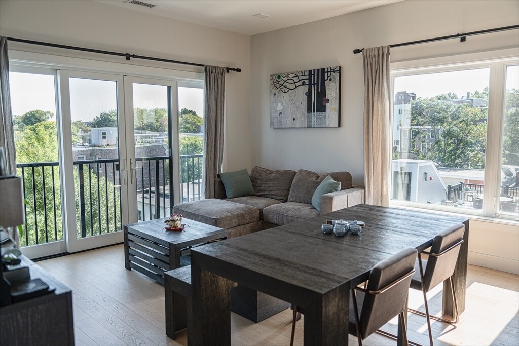 Foto principal - 295 Maverick St