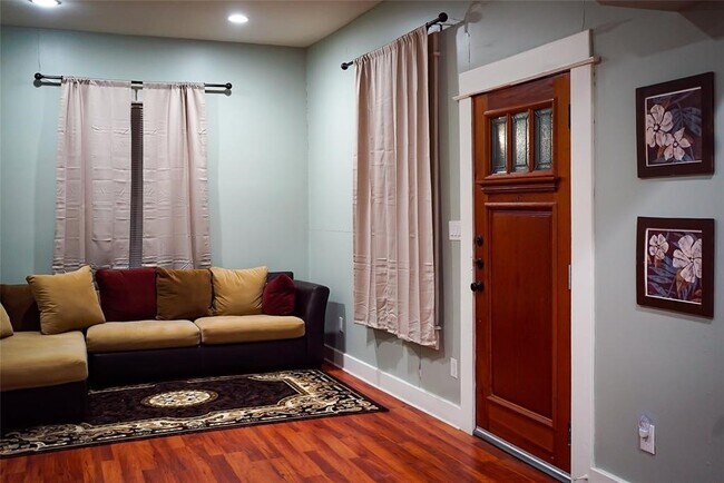 Foto del edificio - 2715 Monterey St