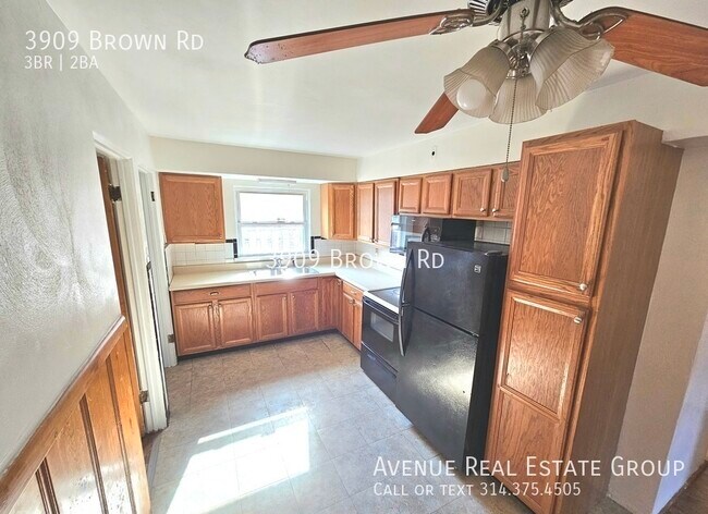 Foto del edificio - Just Listed! - 3909 Brown Rd