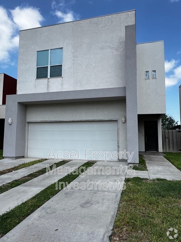 Building Photo - 5239 Shalom Dr