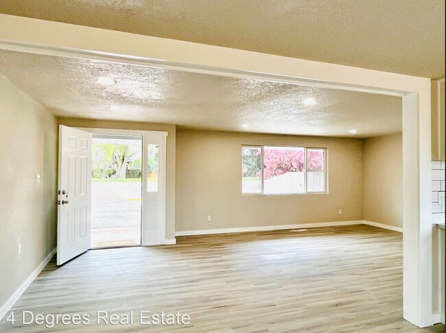 Building Photo - 4 br, 2 bath House - 2393 Wildwood St.