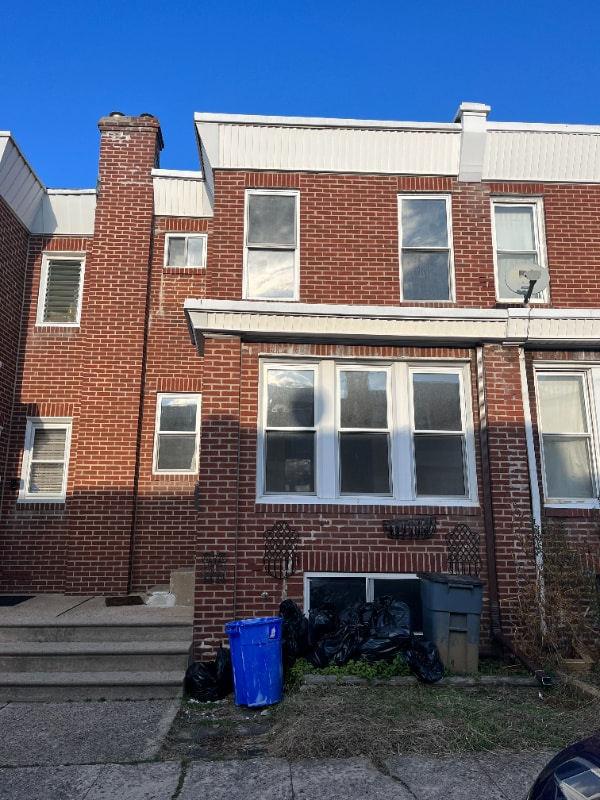 Building Photo - 1369 Kennedy St