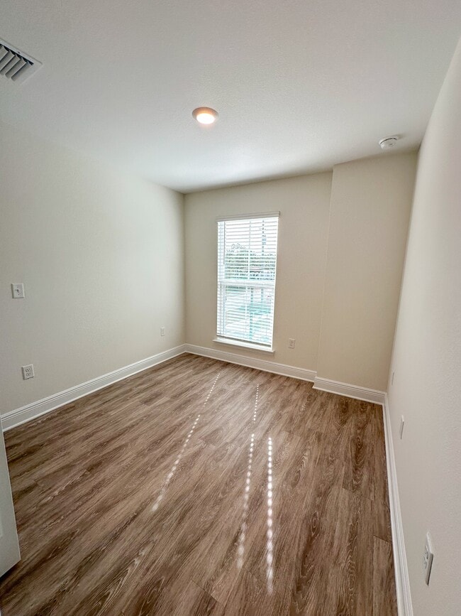 Building Photo - 105 Santa Rosa St