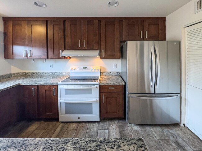 Building Photo - 2881 E Fairmount Ave