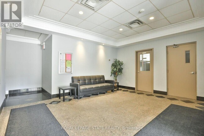 Photo du bâtiment - 400 York Blvd