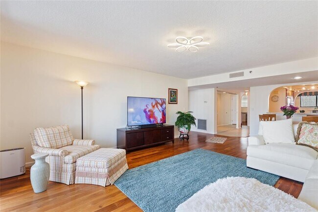 Foto del edificio - 530 E Central Blvd