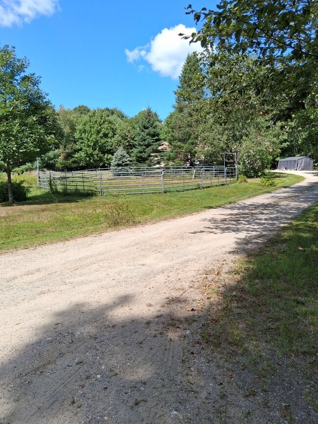 Building Photo - 28 Taryn Dr