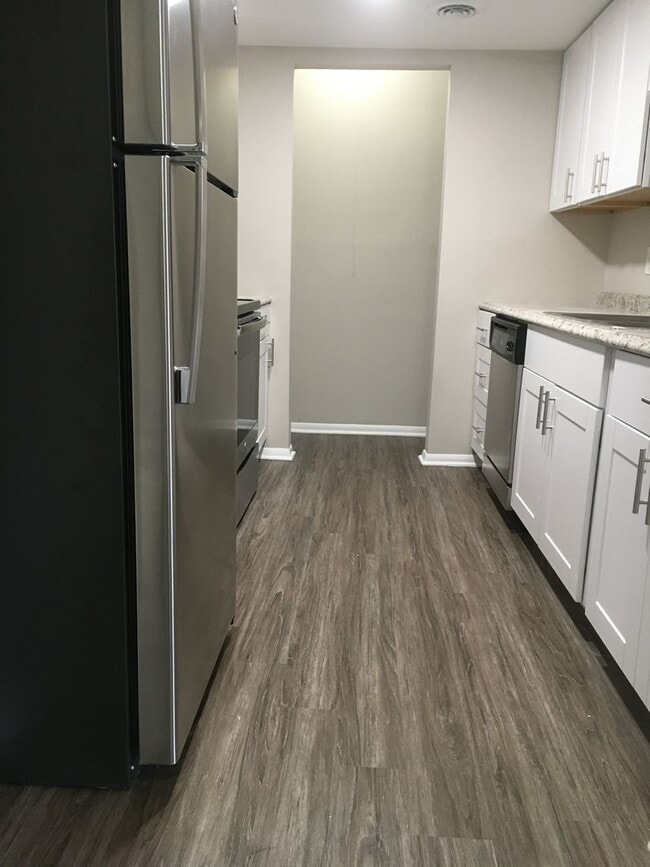 Building Photo - Charming 2-Bedroom Apartment in the Heart ...