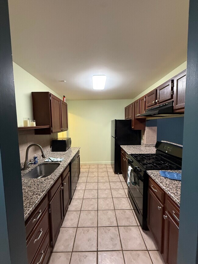 Building Photo - 1301 Waters Edge Dr