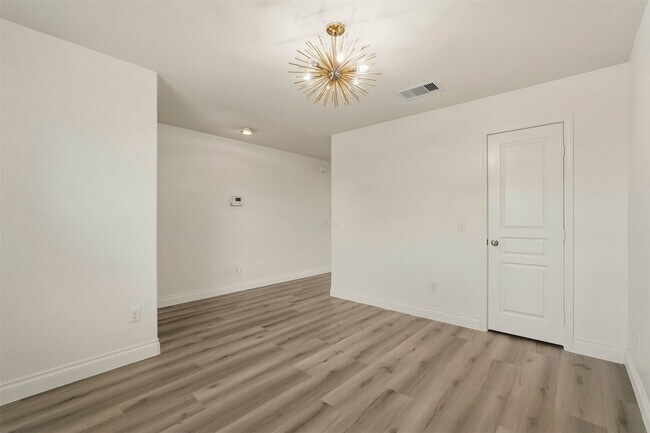 Foto del edificio - 6810 Cortenridge Ln