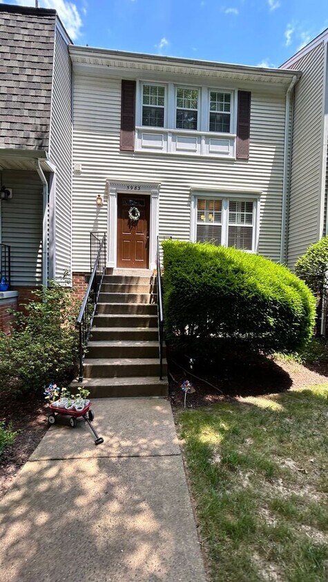 Foto principal - BURKE TOWNHOUSE - AVAILABLE DEC 1ST