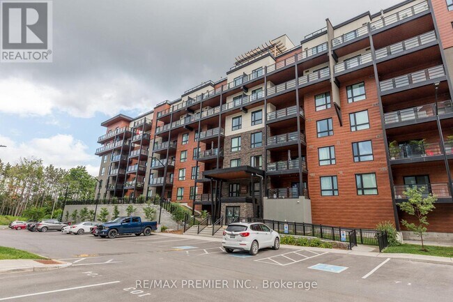 Photo du bâtiment - 302 Essa Rd