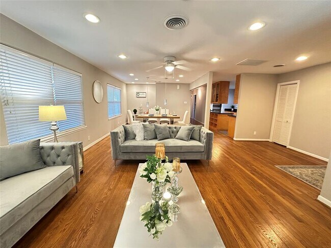 Building Photo - 4005 Nenana Dr
