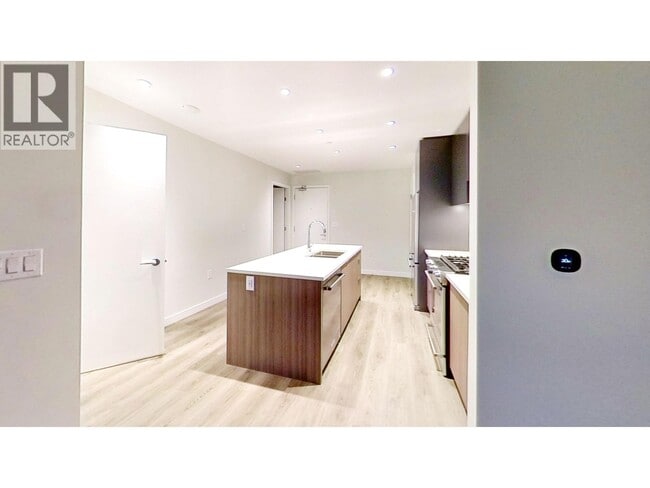 Building Photo - 3430 E Kent Avenue S