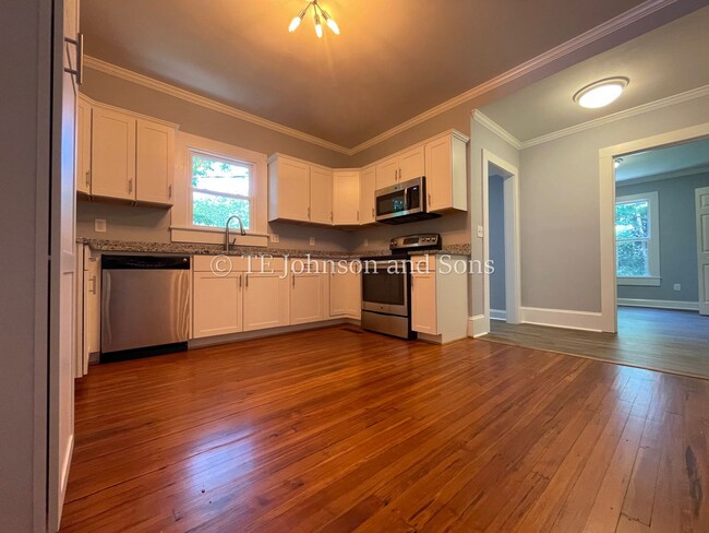 Foto del edificio - Charming 3 Bedroom 2 Bath Newly Renovated!