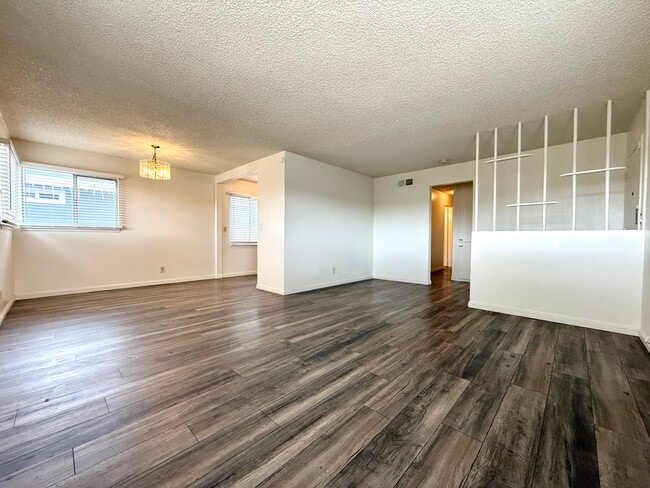 Building Photo - 1021 W Ave J