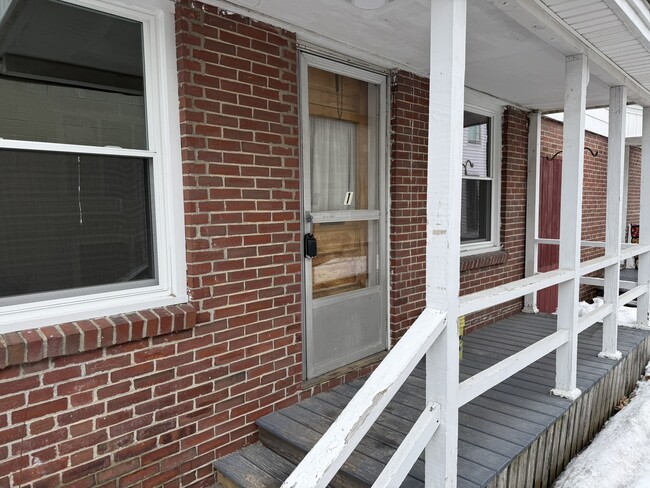 Private entrance - 16 Pleasant St