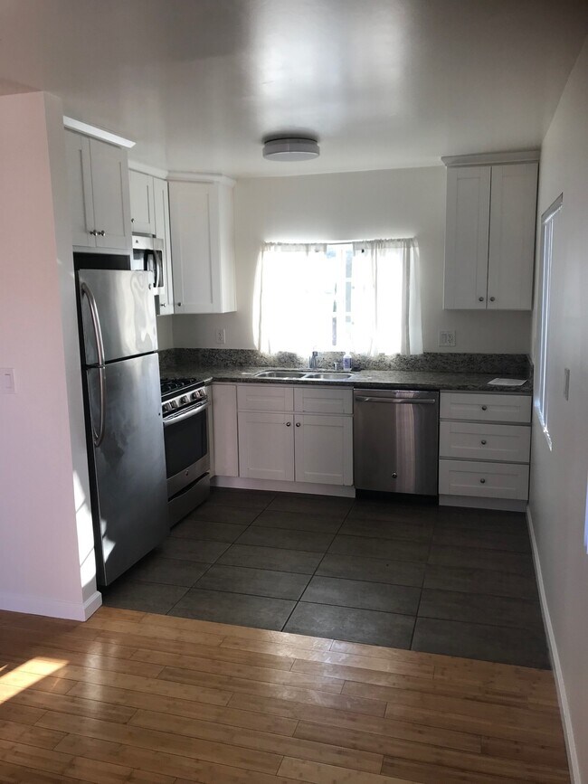 Foto del edificio - 1828 Montrose St