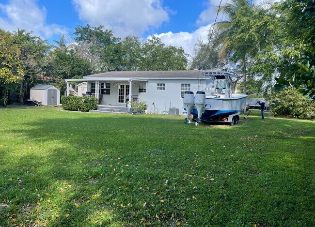 Building Photo - 6022 SW 58th St