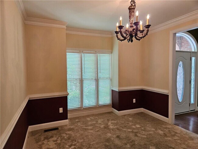 Building Photo - 681 Day Lily Way