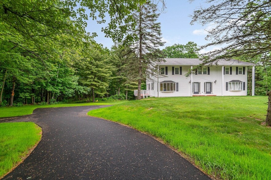 Primary Photo - 352 Mammoth Rd