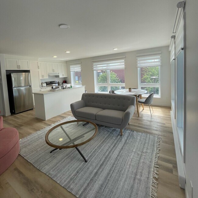 Building Photo - 9509 Av De Lorimier