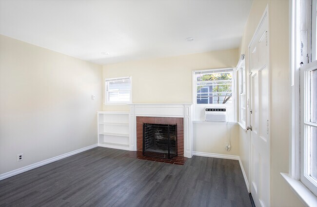 Building Photo - 1801 Huntington Dr