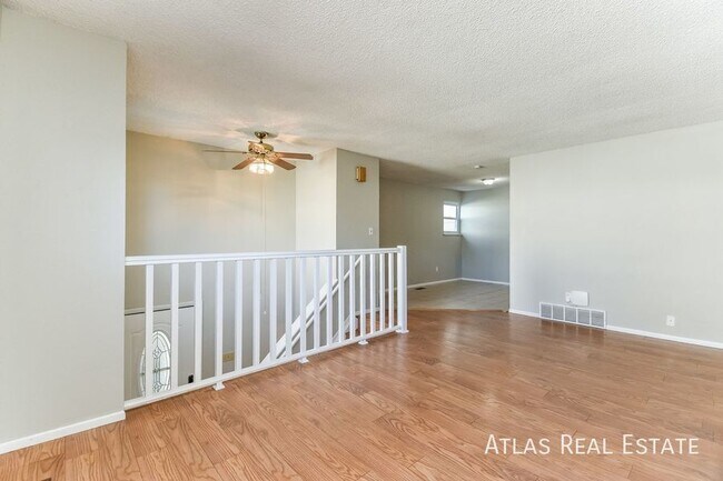 Foto del edificio - 4319 Moonbeam Dr