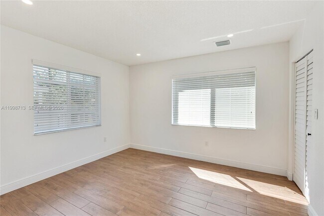 Foto del edificio - 1333 SW 16th St