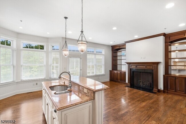 Building Photo - 12 Howland Ter