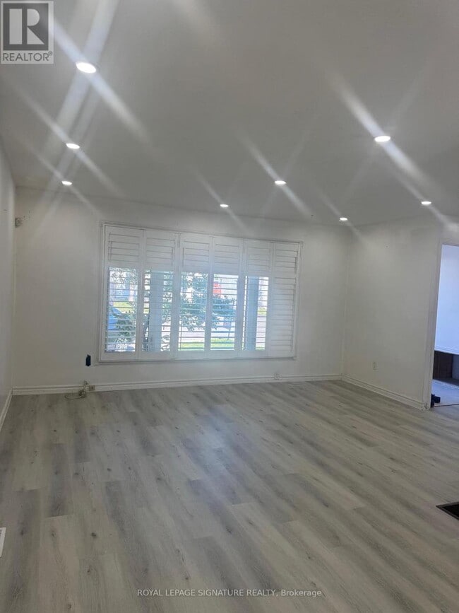 Building Photo - 10 Heatherside Ct